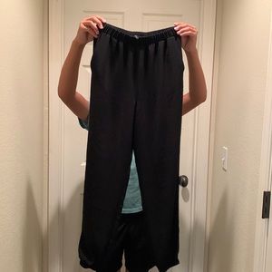 Ankle cropped black pants